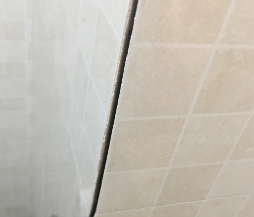 集安瓷砖空鼓维修公司分享阳台瓷砖脱落的修复过程可以分为以下几个步骤
