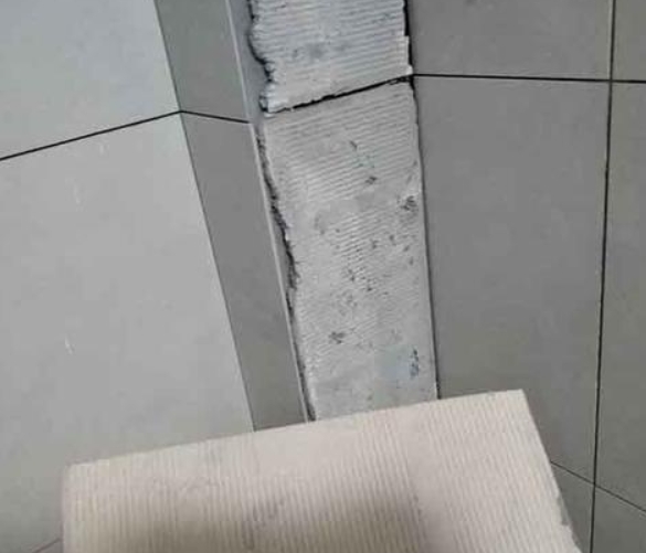 集安瓷砖空鼓维修公司分享下厨房瓷砖脱落的补救措施。
